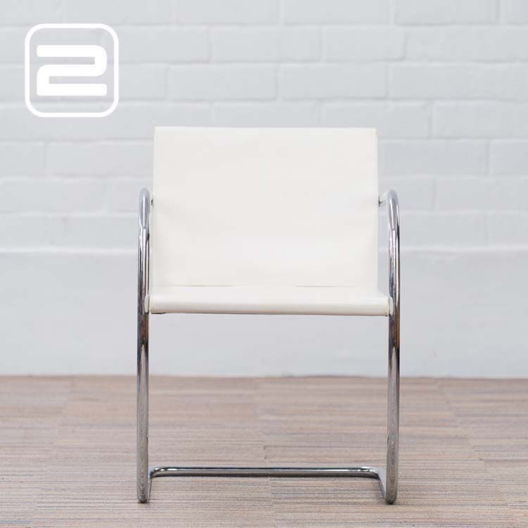KNOLL Brno Tubular Chair Vergaderstoel design by Ludwig Mies van der Rohe - wit leder / chrome sledepoot