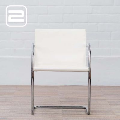 KNOLL Brno Tubular Chair Vergaderstoel design by Ludwig Mies van der Rohe - wit leder / chrome sledepoot KNOLL Brno Tubular Chair Vergaderstoel design by Ludwig Mies van der Rohe - wit leder / chrome sledepoot