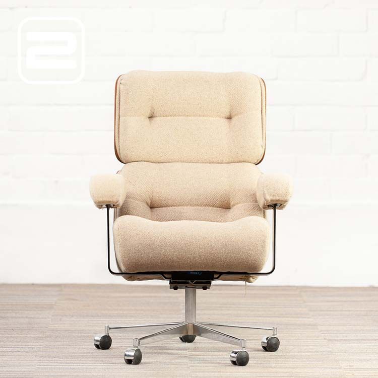 Bureaustoel - beige stof / bruin houten / chrome kruisvoet