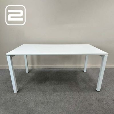 Tafel B160xD80xH75 - wit melamine / wit metaal vierpoot Tafel B160xD80xH75 - wit melamine / wit metaal vierpoot