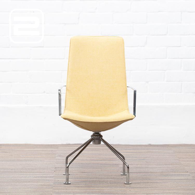LAMMHULTS Comet Easy Chair Lounge Chair design by Gunilla Allard - lichtgeel stof / chrome vierpoot LAMMHULTS Comet Easy Chair Lounge Chair design by Gunilla Allard - lichtgeel stof / chrome vierpoot