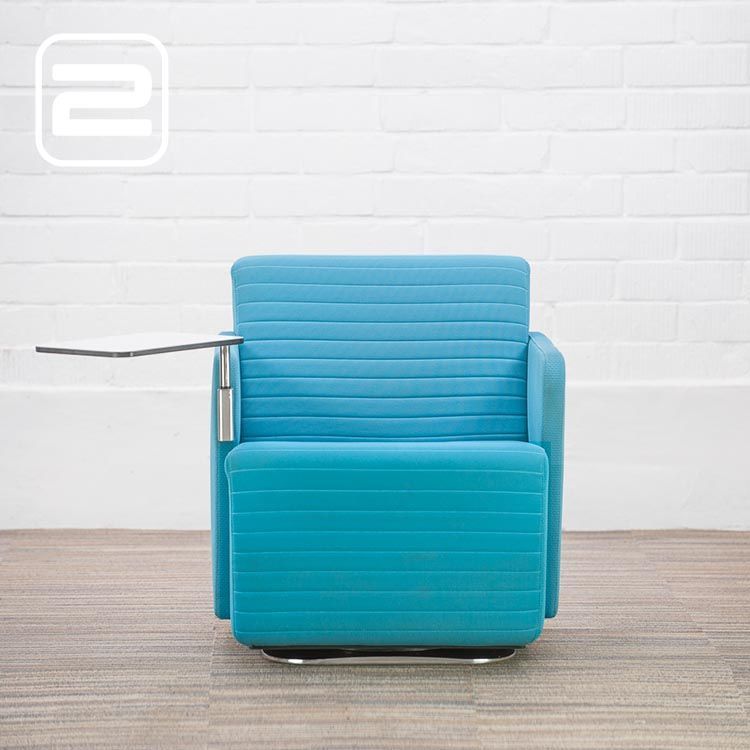LANDE Olli Armchair Swivel version - lichtblauw stof / chrome plaat vloerplaat