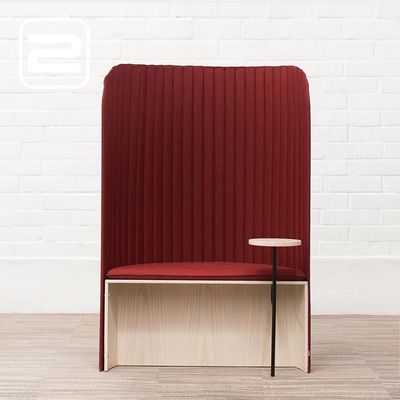 ZILENZIO Focus Pod Privacy Booth Rond design by Note Design Studio B100xL50-73xH150 - donkerrood stof en licht houten blad / licht houten wandpoot