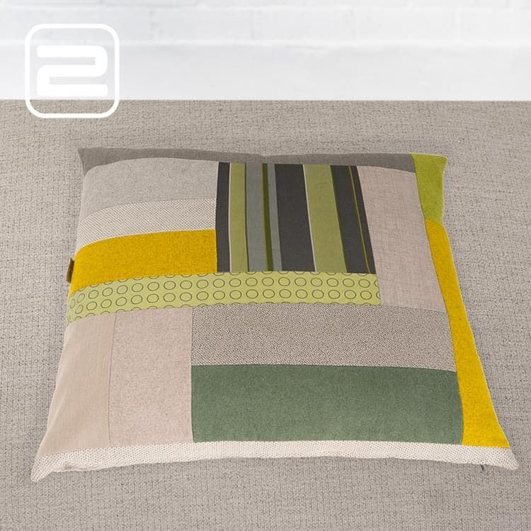 KUS-SEN Kussen design by Susan van Heumen B96xL96xH20 - verschillende tinten groen en grijze stoffen