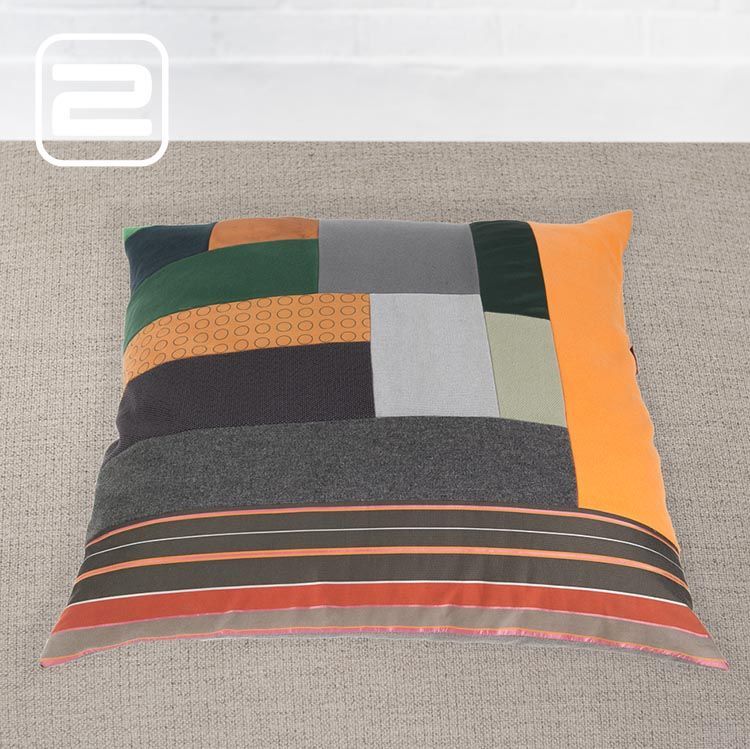 KUS-SEN Kussen design by Susan van Heumen B96xL96xH20 - oranje, grijs en groen stof en leer
