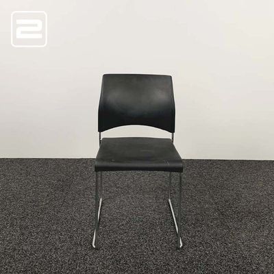 STING Spot Bezoekersstoel Stapelbaar - zwart kunststof / chrome sledepoot STING Spot Bezoekersstoel Stapelbaar - zwart kunststof / chrome sledepoot