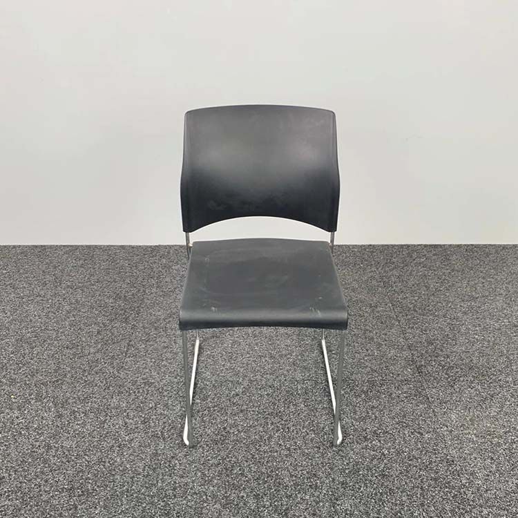 STING Spot Bezoekersstoel Stapelbaar - zwart kunststof / chrome sledepoot
