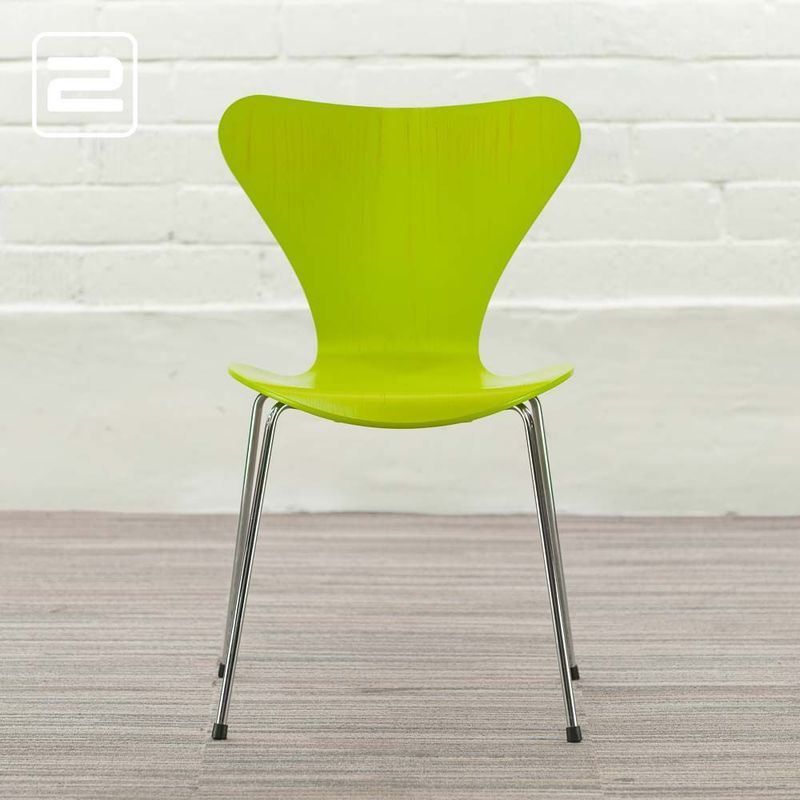 FRITZ HANSEN Series 7 Ontvangststoel design by Arne Jacobsen - lime groen houten / chrome vierpoot