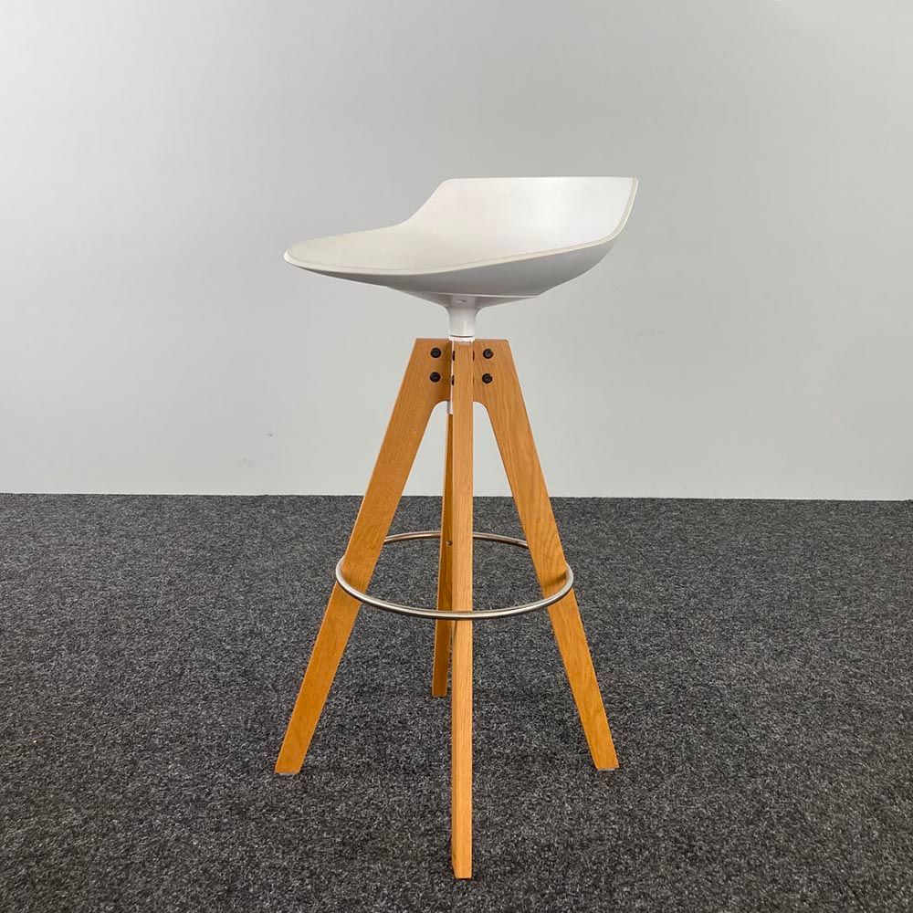 MDF ITALIA Flow Stool Kruk design by Jean-Marie Massaud - wit kunststof / eik houten vierpoot