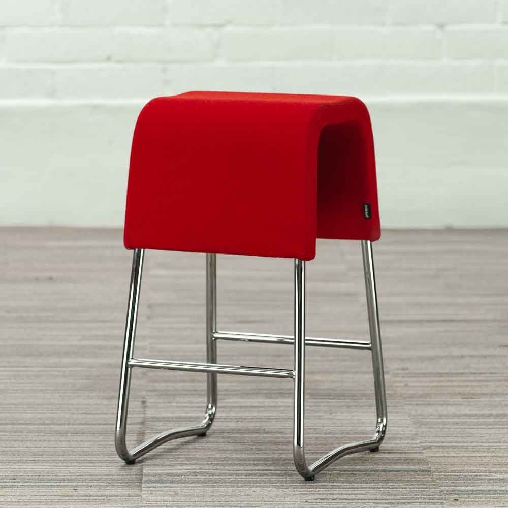 MATERIA Plint Kruk b - rood stof / chrome sledepoot