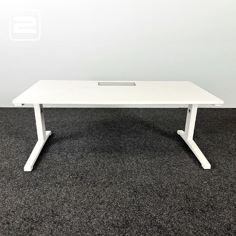 STEELCASE Bureau B160xD80xH65-85 - wit melamine / wit metaal t-poot STEELCASE Bureau B160xD80xH65-85 - wit melamine / wit metaal t-poot