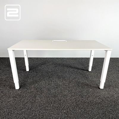 PAMI Bureau B160xD80xH62-82 - lichtgrijs / wit metaal vierpoot PAMI Bureau B160xD80xH62-82 - lichtgrijs / wit metaal vierpoot