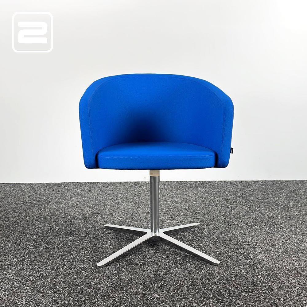 BENE Clubstoel - blauw textiel / gepolijst alu kruisvoet BENE Clubstoel - blauw textiel / gepolijst alu kruisvoet