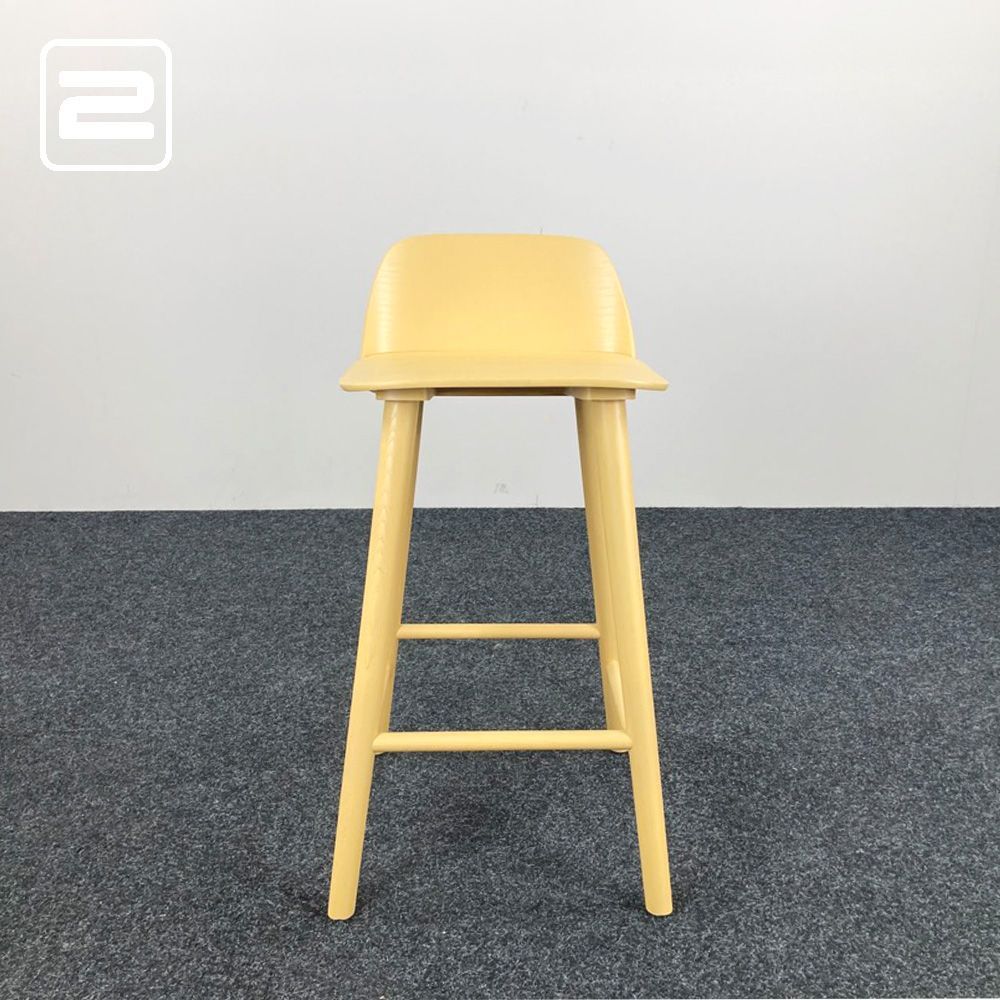 MUUTO Nerd Barkruk design by David Geckeler - lichtgeel fineer / hout vierpoot MUUTO Nerd Barkruk design by David Geckeler - lichtgeel fineer / hout vierpoot