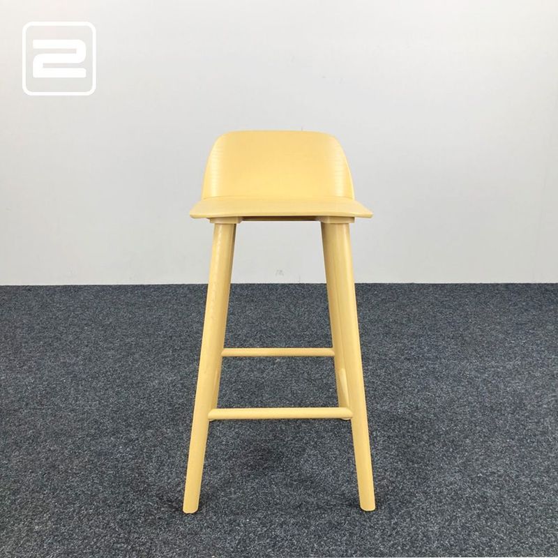 MUUTO Nerd Barkruk design by David Geckeler - lichtgeel fineer / hout vierpoot