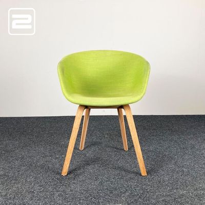 HAY About a Chair AAC23 Ontvangststoel design by Hee Welling - groene stof / eik houten vierpoot