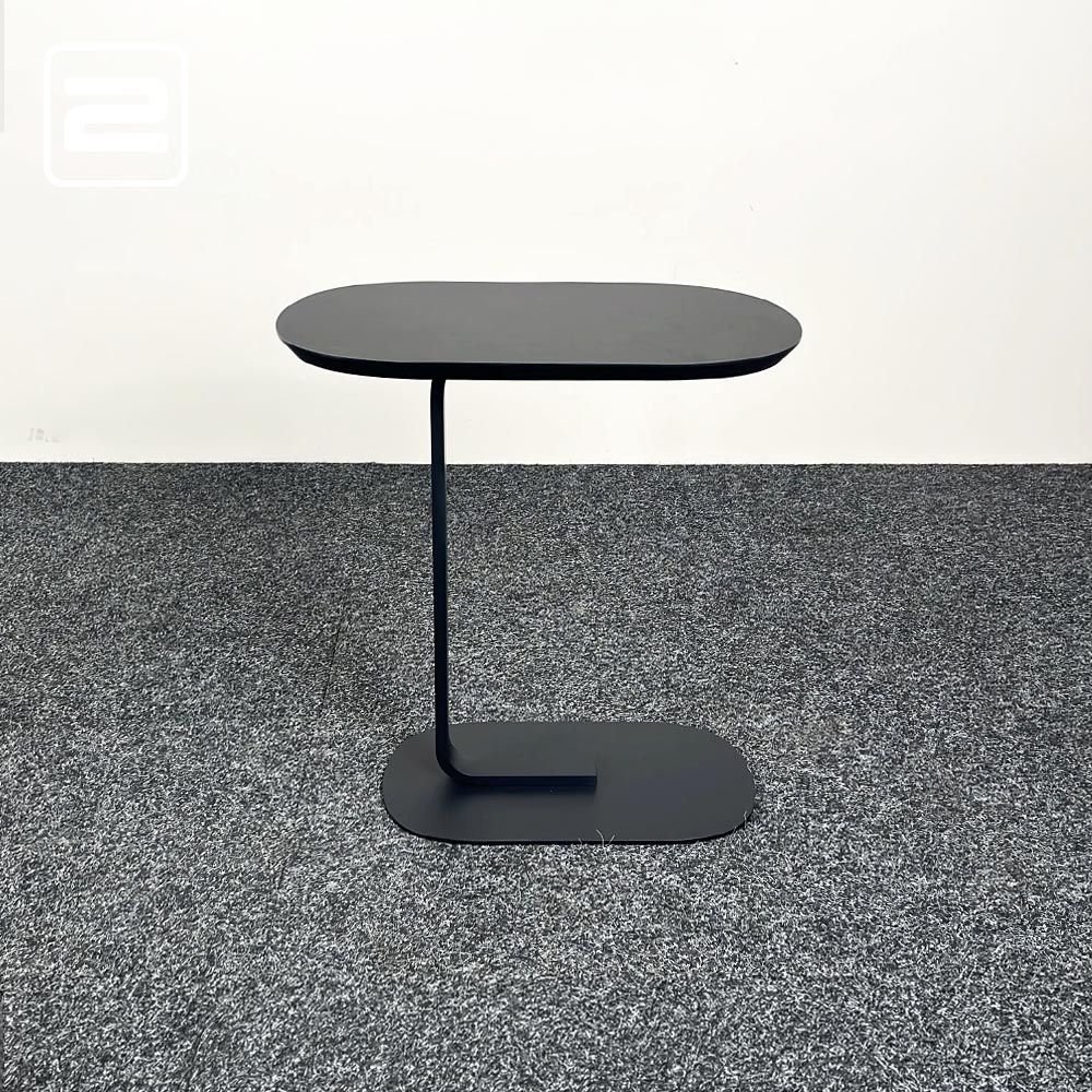 MUUTO Relate Side table Bijzettafel Tonvormig B56xD34xH61 - zwart / zwart metaal centrale poot MUUTO Relate Side table Bijzettafel Tonvormig B56xD34xH61 - zwart / zwart metaal centrale poot
