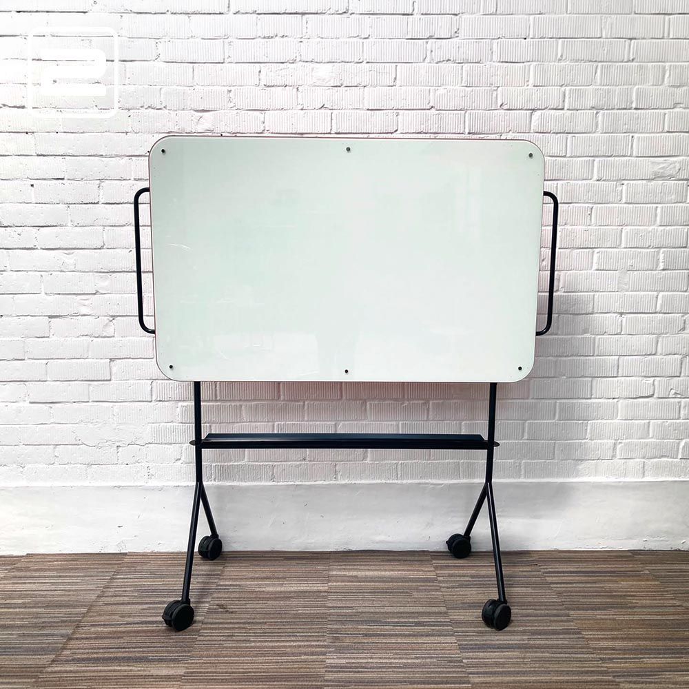 ZILENZIO Mezze Ruimtescheider H68xB174xD195, 5 - glas / rode stof / zwart metaal ZILENZIO Mezze Ruimtescheider H68xB174xD195, 5 - glas / rode stof / zwart metaal