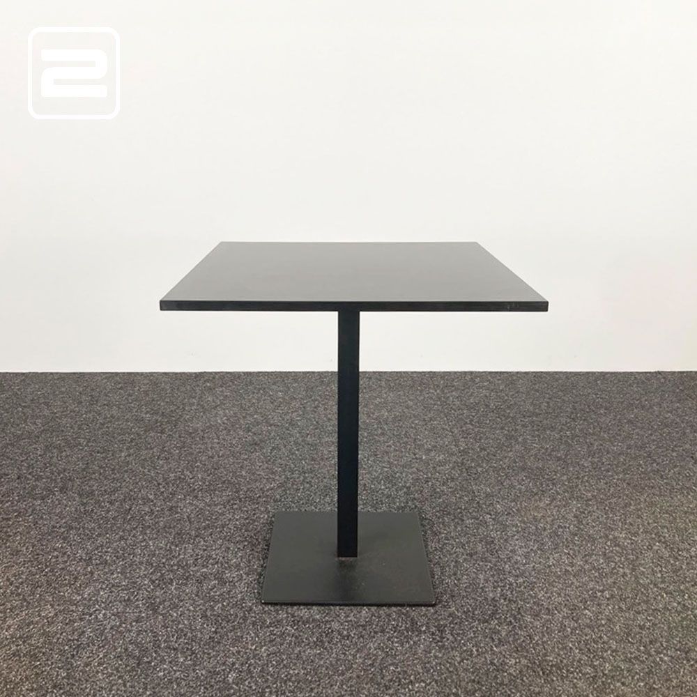 PEDRALI Kantinetafel Vierkant B69xD69xH75 - zwarte melamine / zwart staal centrale poot PEDRALI Kantinetafel Vierkant B69xD69xH75 - zwarte melamine / zwart staal centrale poot