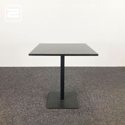 PEDRALI Kantinetafel Vierkant B69xD69xH75 - zwarte melamine / zwart staal centrale poot PEDRALI Kantinetafel Vierkant B69xD69xH75 - zwarte melamine / zwart staal centrale poot