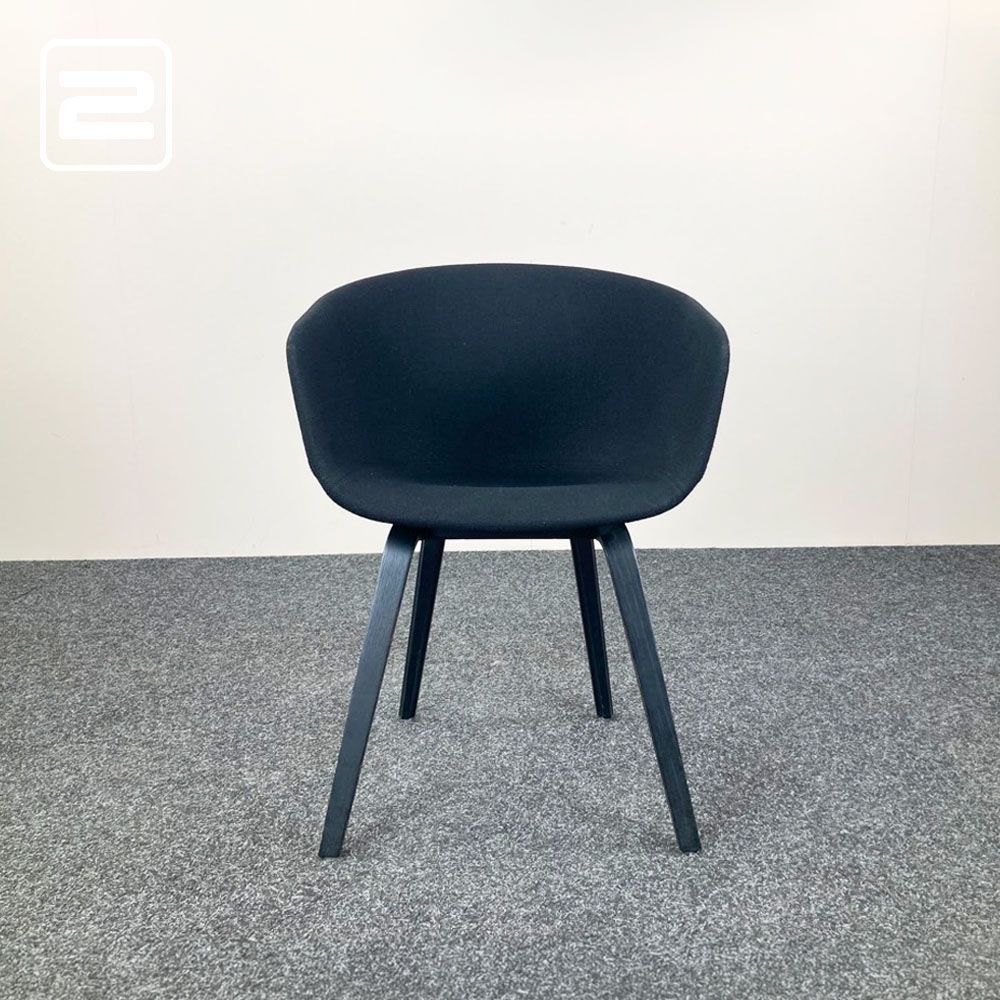 HAY About a Chair AAC23 Ontvangststoel design by Hee Welling - zwarte stof / zwart hout vierpoot HAY About a Chair AAC23 Ontvangststoel design by Hee Welling - zwarte stof / zwart hout vierpoot
