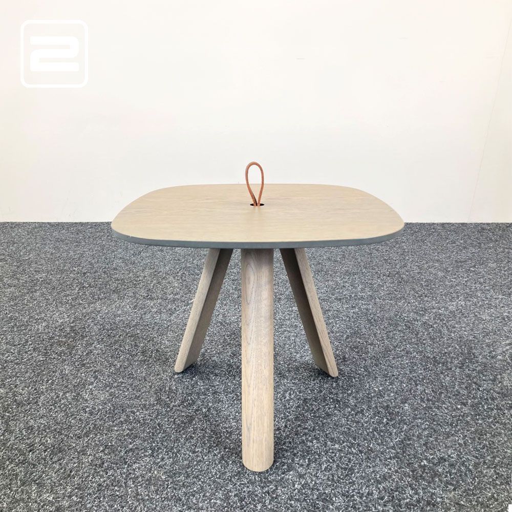 ARCO Tablets Bijzettafel Vierkant design by Jonas Trampedach B45xD45xH40 - oak moss / oak moss driepoot ARCO Tablets Bijzettafel Vierkant design by Jonas Trampedach B45xD45xH40 - oak moss / oak moss driepoot