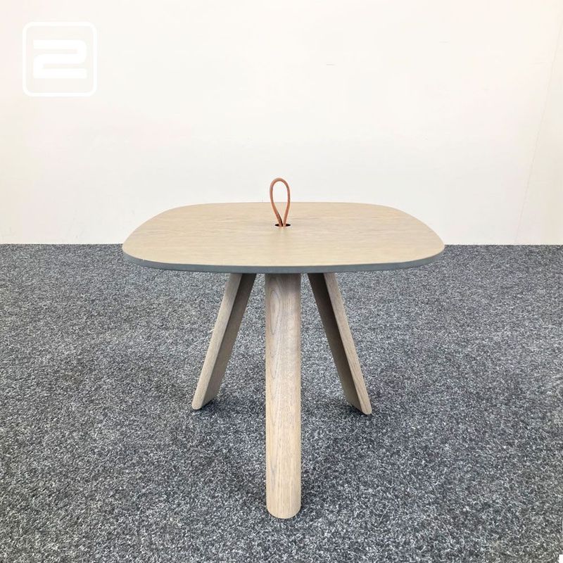 ARCO Tablets Bijzettafel Vierkant design by Jonas Trampedach B45xD45xH40 - oak moss / oak moss driepoot
