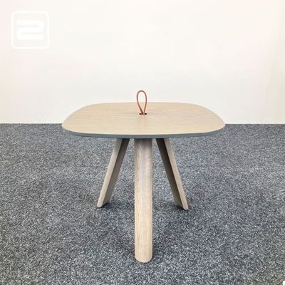 ARCO Tablets Bijzettafel Vierkant design by Jonas Trampedach B45xD45xH40 - oak moss / oak moss driepoot ARCO Tablets Bijzettafel Vierkant design by Jonas Trampedach B45xD45xH40 - oak moss / oak moss driepoot