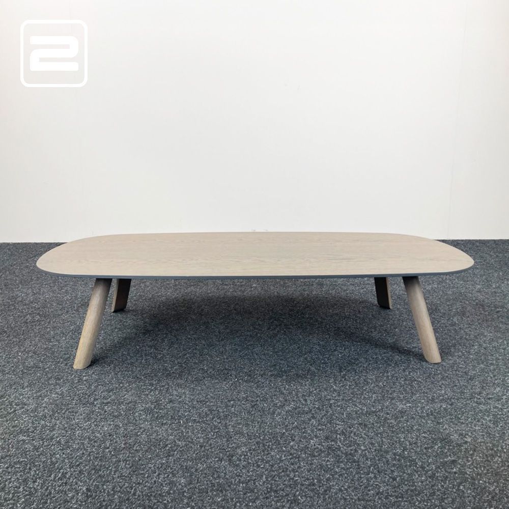 ARCO Salontafel design by Jonas Trampedach - oak moss / oak moss vierpoot ARCO Salontafel design by Jonas Trampedach - oak moss / oak moss vierpoot
