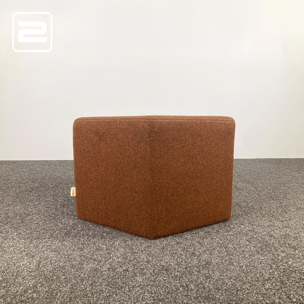 NNOF Poef B80xL72xH47 - bruine stof