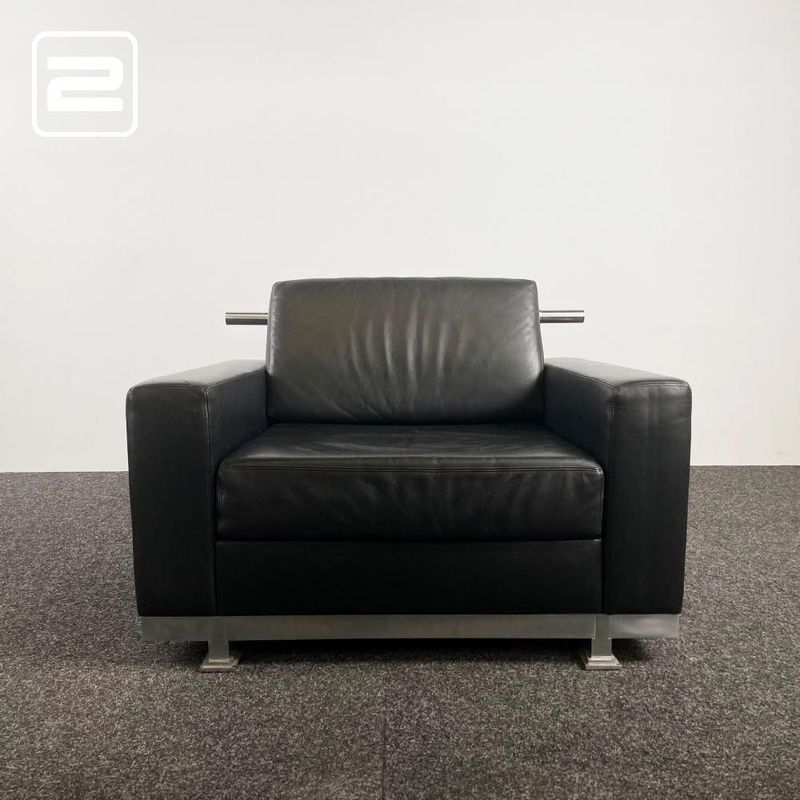 DURLET Swift Armchair - zwart leder / grijs metaal vierpoot