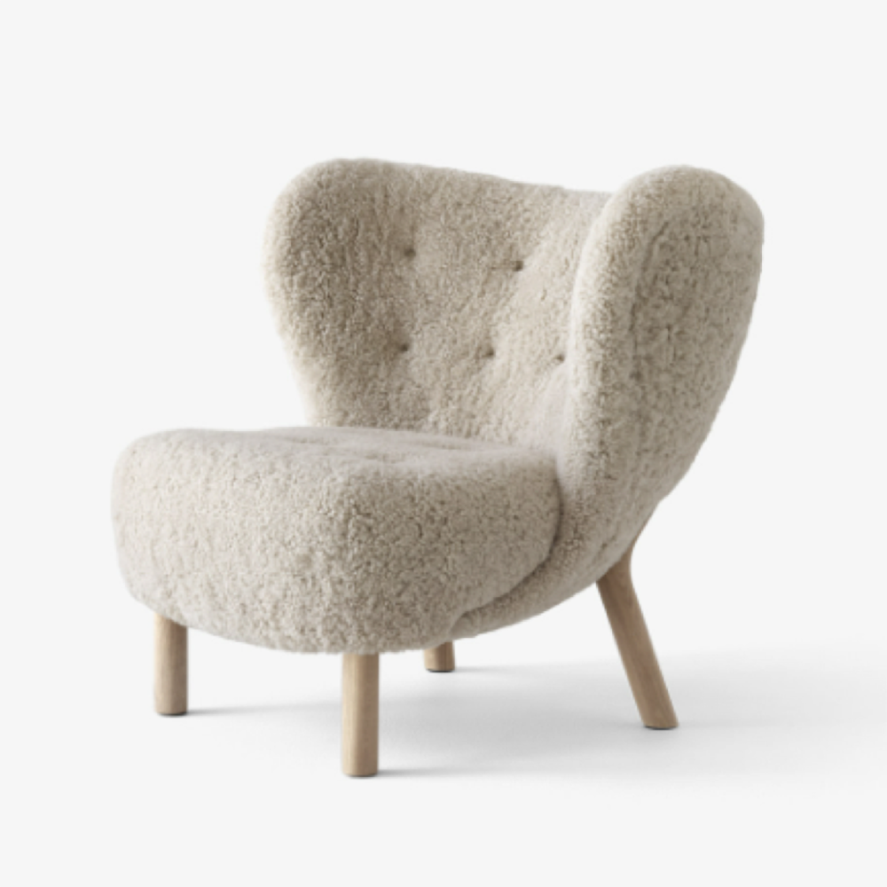 &TRADITION Little Petra VB1 Lounge Chair design by Viggo Boesen - moonlight wol / eikenhout