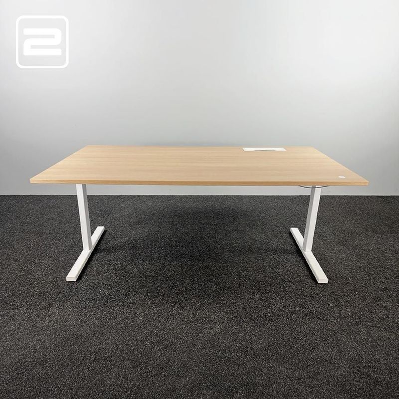 Handslinger Zit-Sta Bureau B180xD100xH71-121 - licht hout / wit metaal t-poot Handslinger Zit-Sta Bureau B180xD100xH71-121 - licht hout / wit metaal t-poot