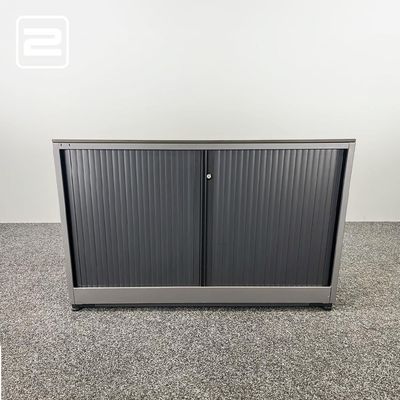 AHREND Lage Vert Roldeurkast H74xB120xD45 - antraciet grijs metaal AHREND Lage Vert Roldeurkast H74xB120xD45 - antraciet grijs metaal