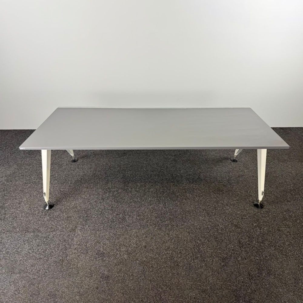 SEDUS Bureau - grijs melamine / wit metaal vierpoot