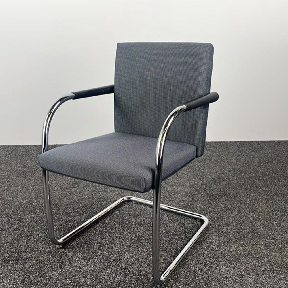 VITRA Vergaderstoel - grijs stof / chrome sledepoot