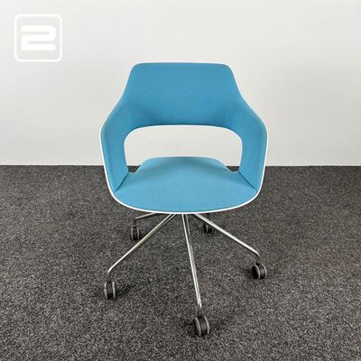 WILKHAHN 222 / 42 Vergaderstoel - lichtblauwe stof / chrome sterpoot WILKHAHN 222 / 42 Vergaderstoel - lichtblauwe stof / chrome sterpoot