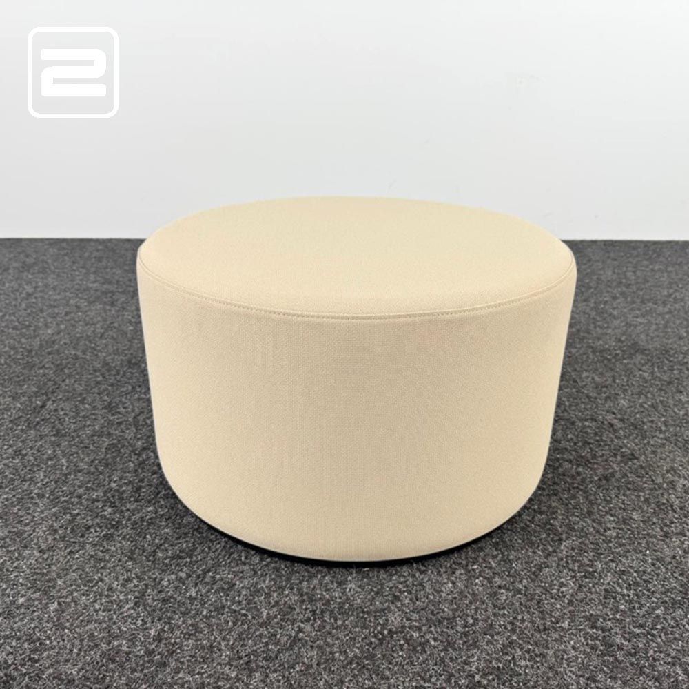 NARBUTAS Poef B58xL35 - beige textiel / zwart hpl NARBUTAS Poef B58xL35 - beige textiel / zwart hpl