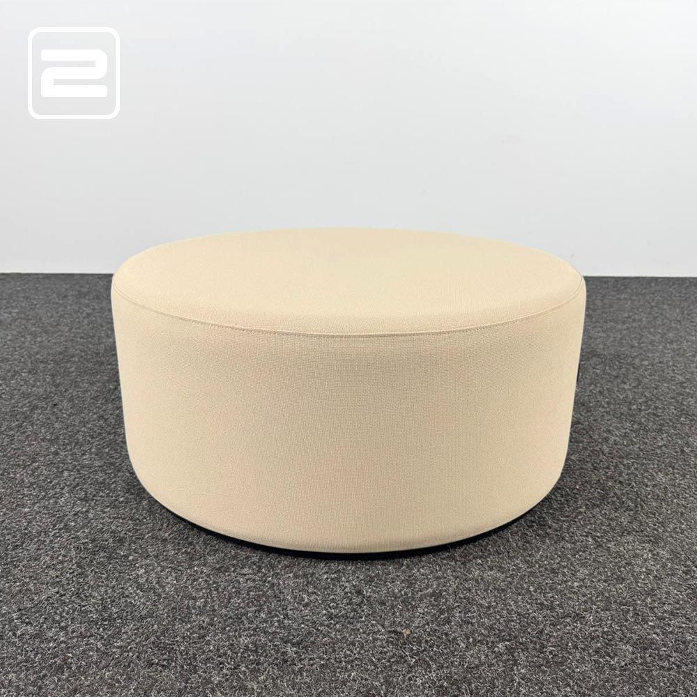 NARBUTAS Poef B80xL35 - beige textiel / zwart hpl NARBUTAS Poef B80xL35 - beige textiel / zwart hpl