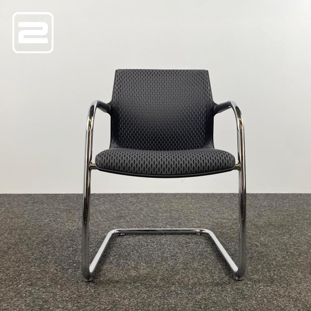 VITRA Unix Chair 572 Vergaderstoel design by Antonio Citterio - zwart stof / chrome cantilever VITRA Unix Chair 572 Vergaderstoel design by Antonio Citterio - zwart stof / chrome cantilever