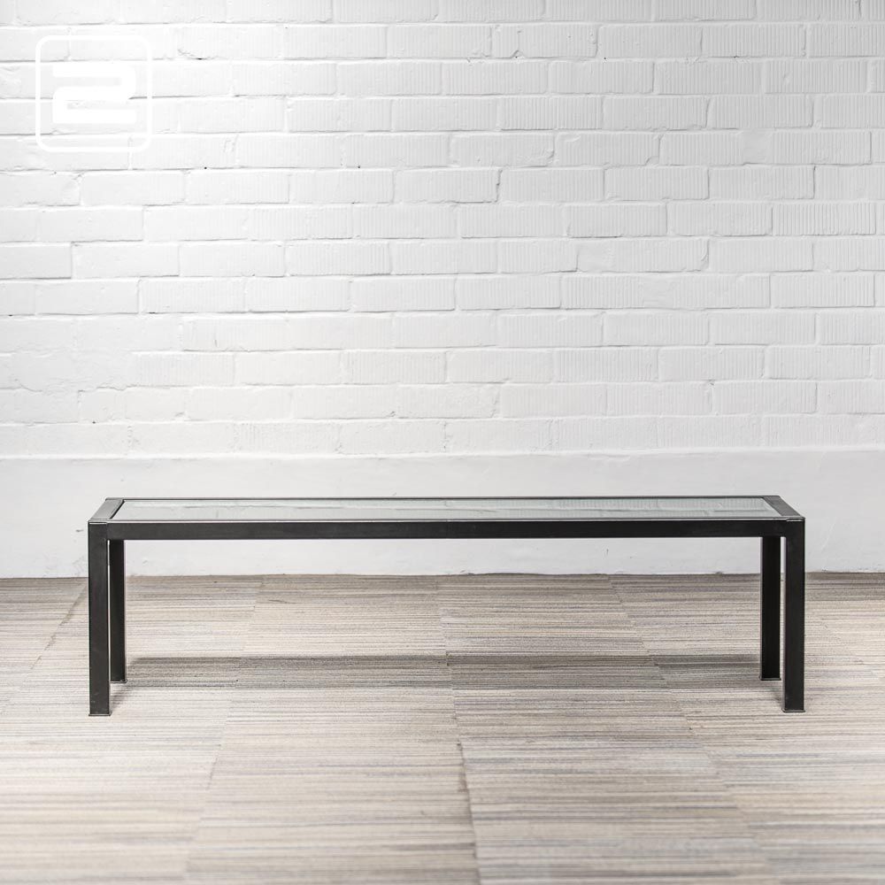 B&B ITALIA Salontafel B156xD47xH43 - gemateerd glas / zwart leer en zwart metaal vierpoot B&B ITALIA Salontafel B156xD47xH43 - gemateerd glas / zwart leer en zwart metaal vierpoot