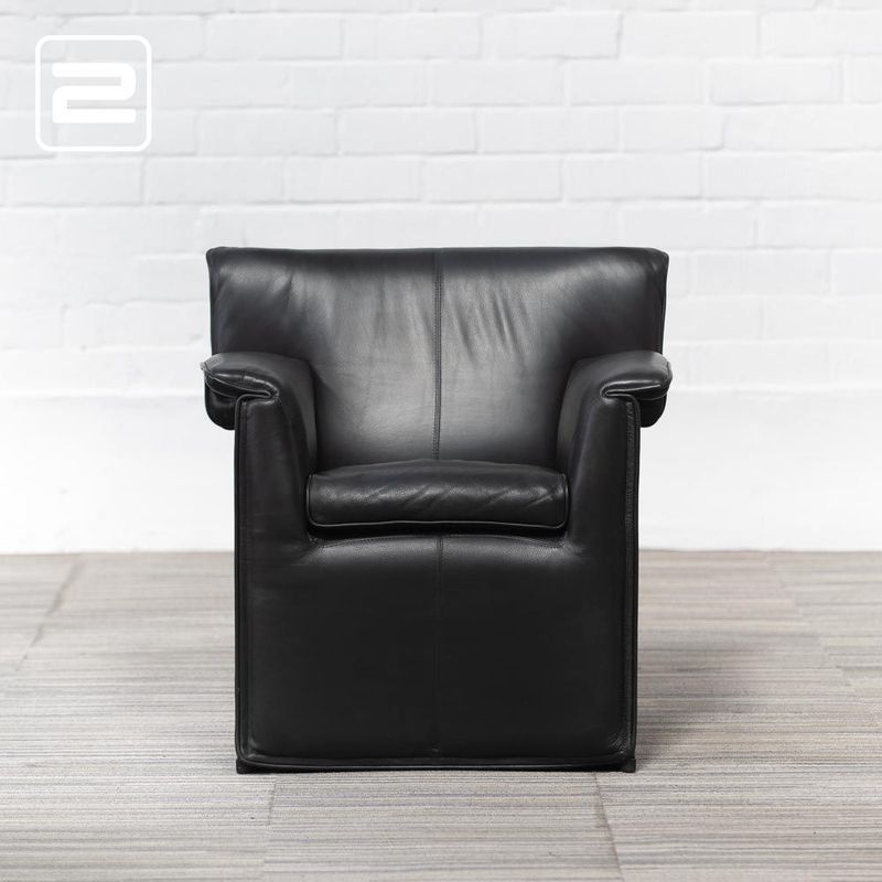 B&B ITALIA Lauriana Armchair design by Afra and Tobia Scarpa - zwart leer / zwart kunststof sledepoot