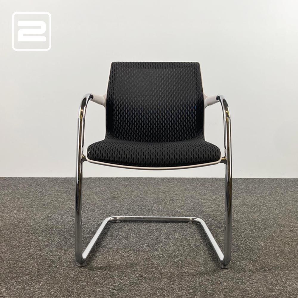 VITRA Unix Chair 127 Vergaderstoel wit design by Antonio Citterio - zwart stof / chrome cantilever VITRA Unix Chair 127 Vergaderstoel wit design by Antonio Citterio - zwart stof / chrome cantilever