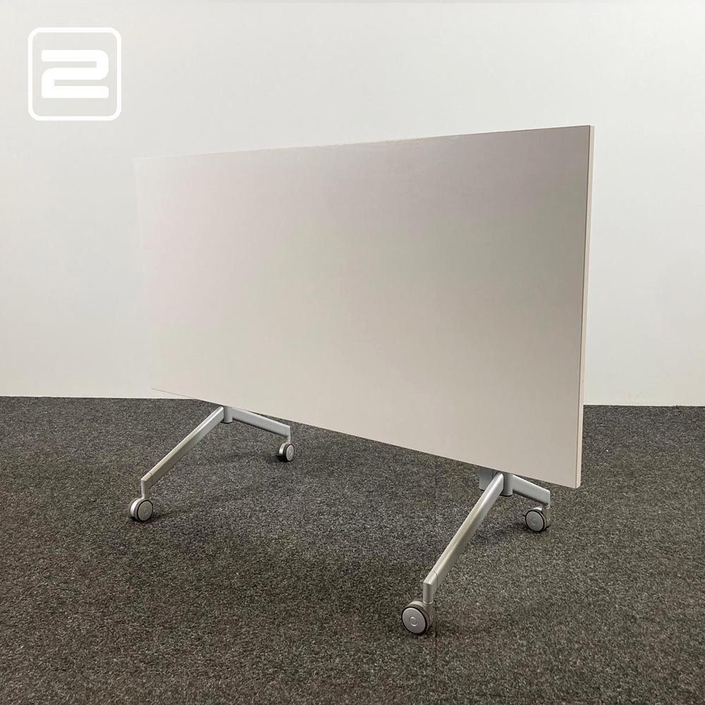 Plooitafel B140xD70xH73 - wit melamine / grijs metaal y-poot Plooitafel B140xD70xH73 - wit melamine / grijs metaal y-poot