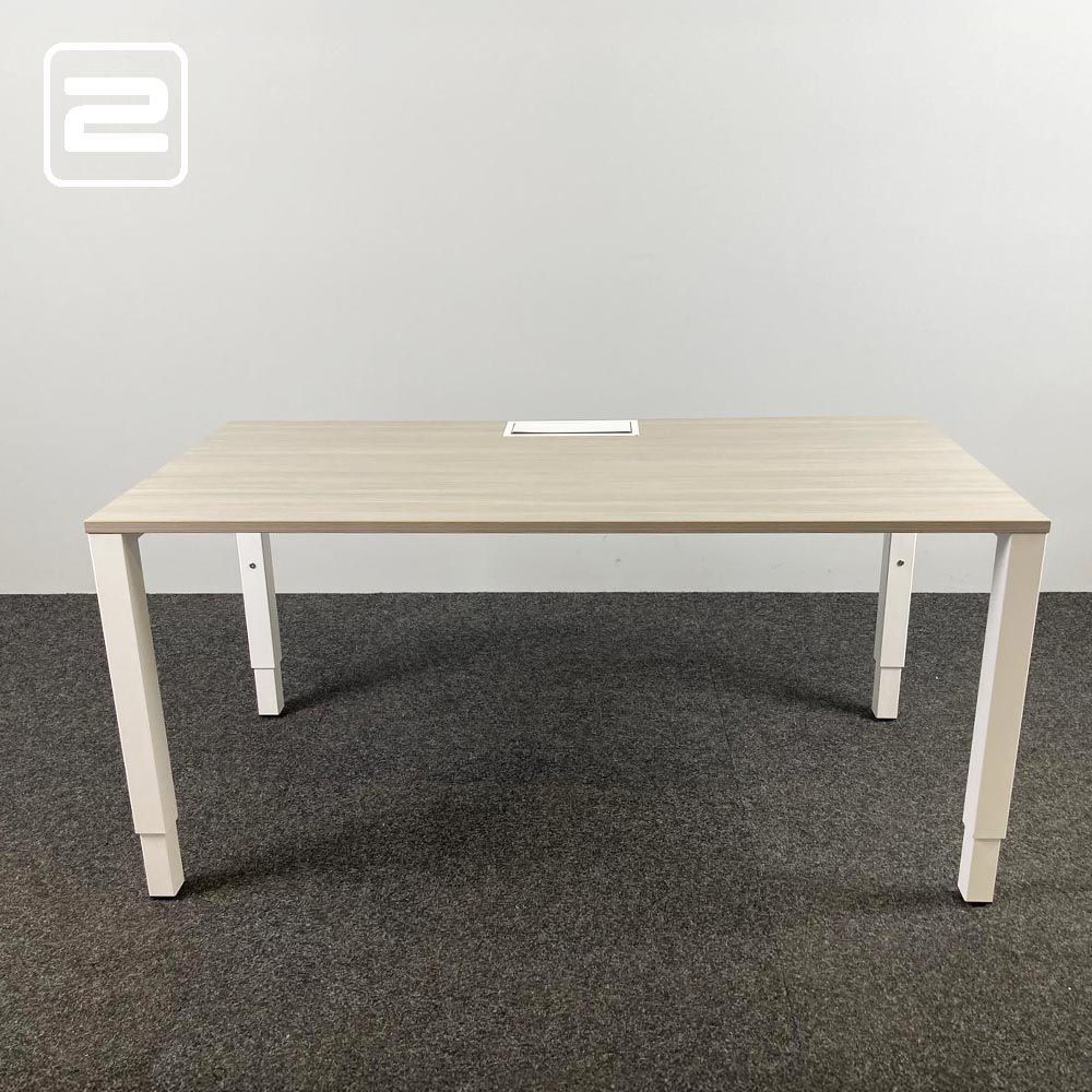 Bureau B160xD80xH62 - grijs hpl / wit metaal vierpoot