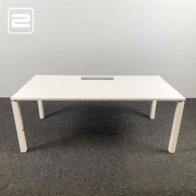Bureau B160xD80xH62 - wit melamine / wit metaal vierpoot