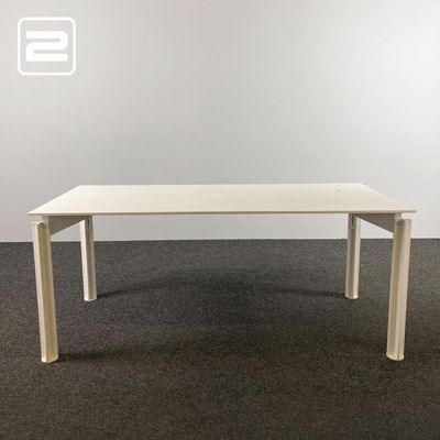 BULO H2O Bureau B180xD80xH71-79 - wit melamine / wit metaal vierpoot BULO H2O Bureau B180xD80xH71-79 - wit melamine / wit metaal vierpoot