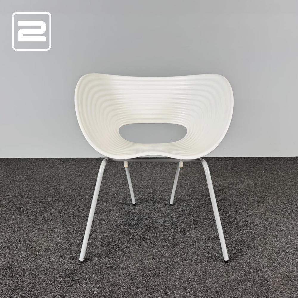 VITRA Tom Vac Chair Bezoekersstoel design by Ron Arad - wit kunststof / grijs metaal vierpoot VITRA Tom Vac Chair Bezoekersstoel design by Ron Arad - wit kunststof / grijs metaal vierpoot