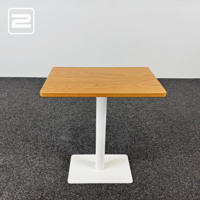 Bijzettafel B58xD38xH66 - hout hpl / wit metaal centrale poot Bijzettafel B58xD38xH66 - hout hpl / wit metaal centrale poot