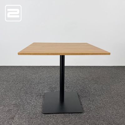 AKABA Kantinetafel Vierkant B80xD80xH74, 5 - hout hpl / zwart metaal vloerplaat